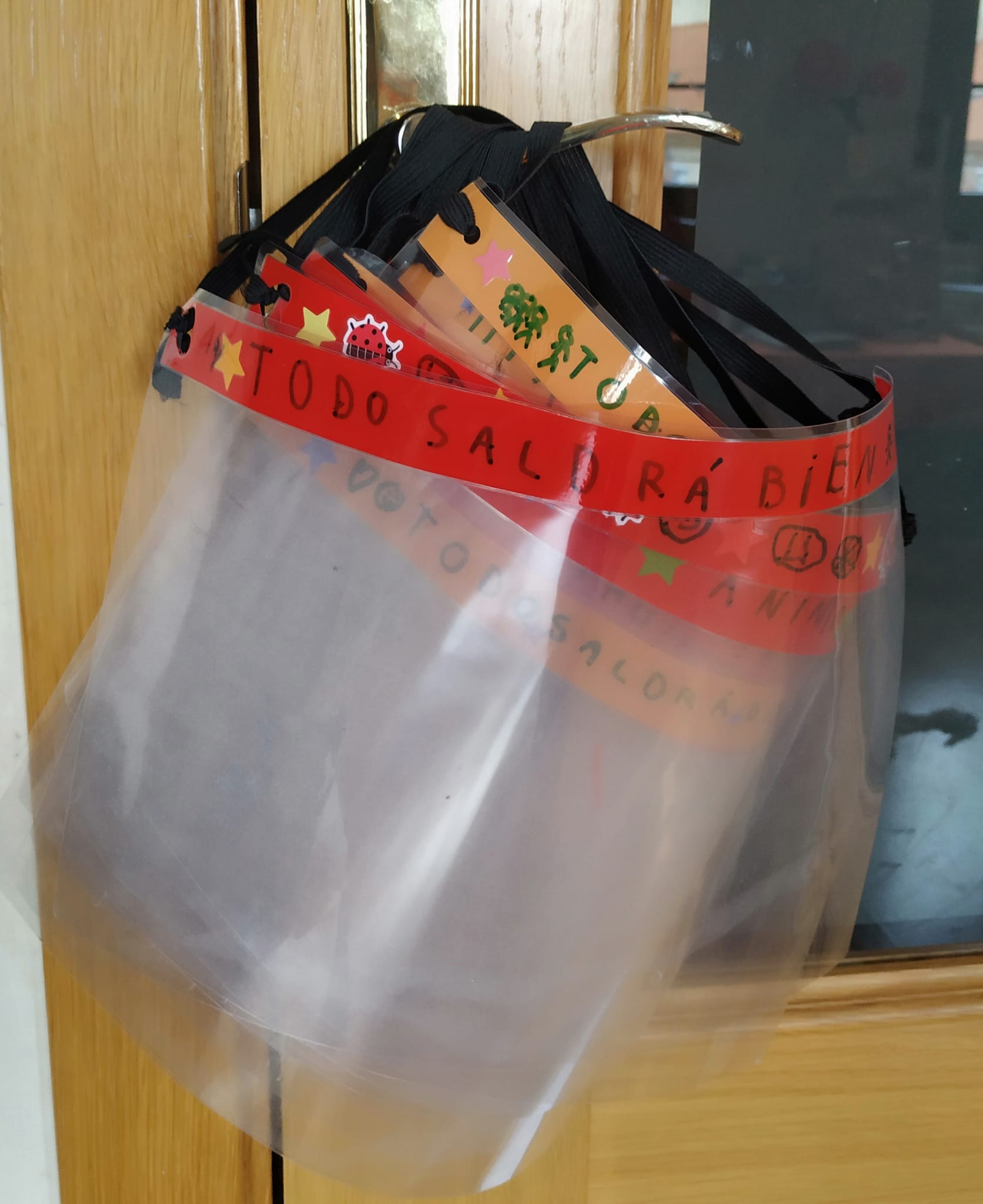 Viseras con mucho cartiño y solidaridad.