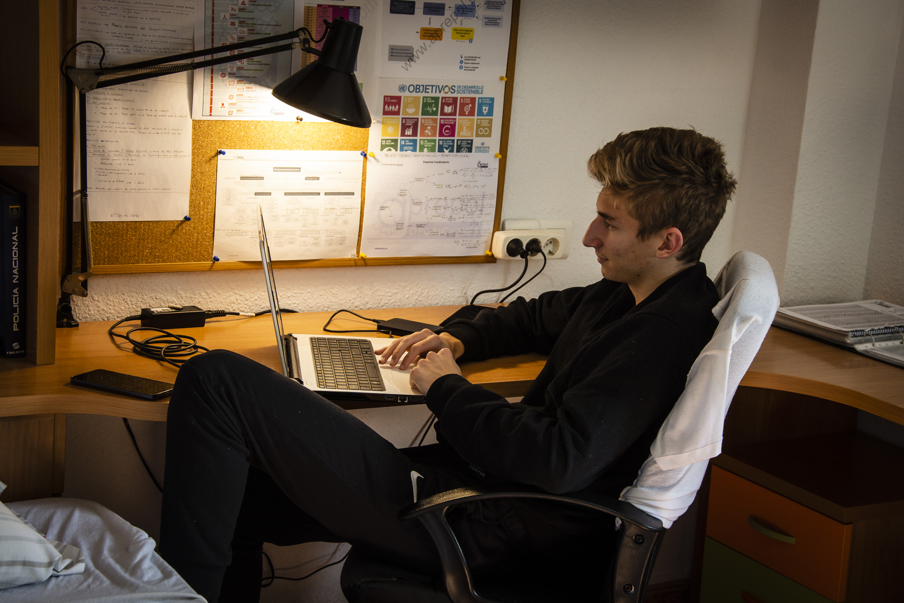 Alfonso ha tenido que aparcar el fútbol y dedicarse a sus estuidios.