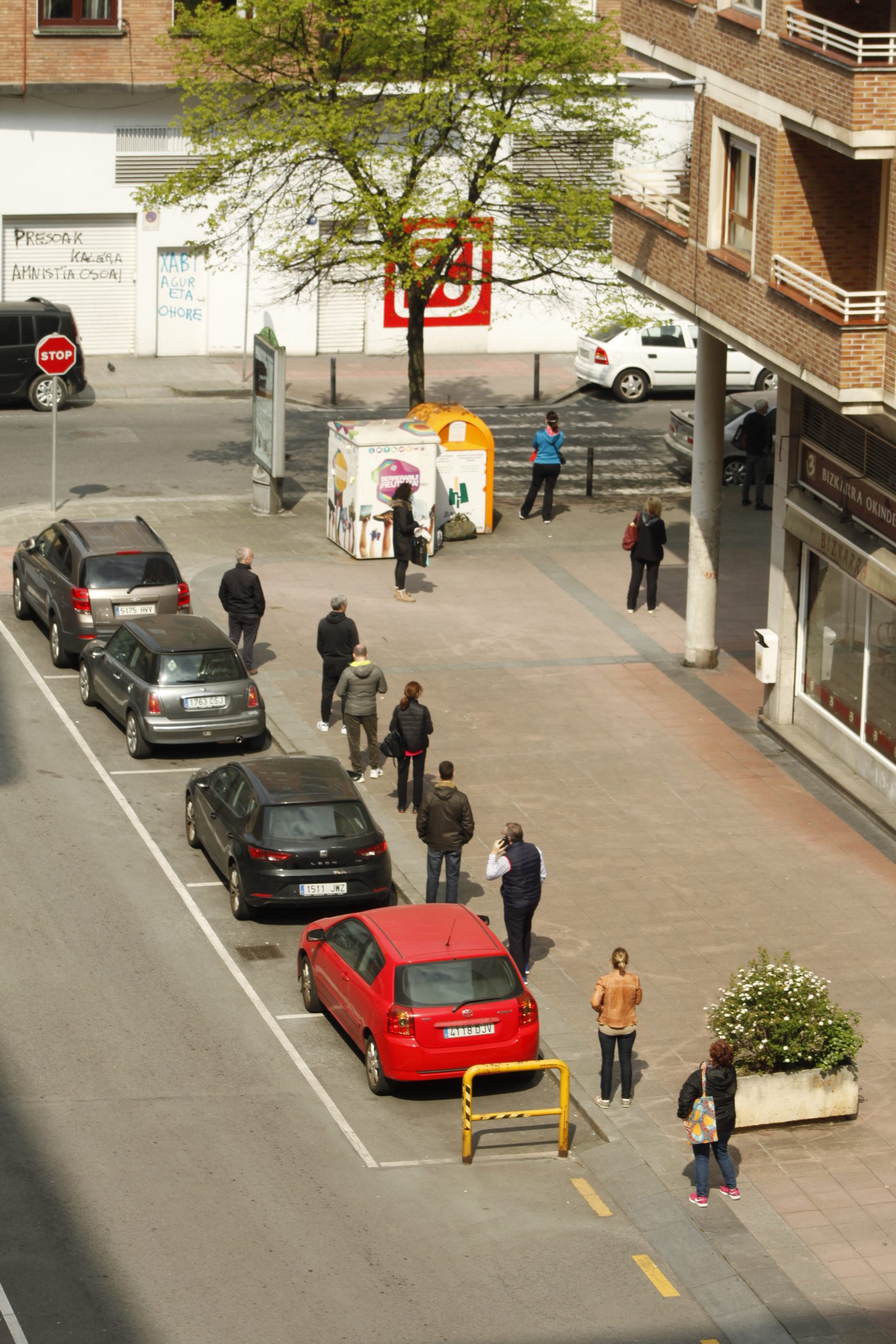 04/04/2020 - Guardando distancias. De Iñaki García. Basauri, Vizcaya.