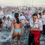 Baño en agua bendita en la Playa de El Palo 6