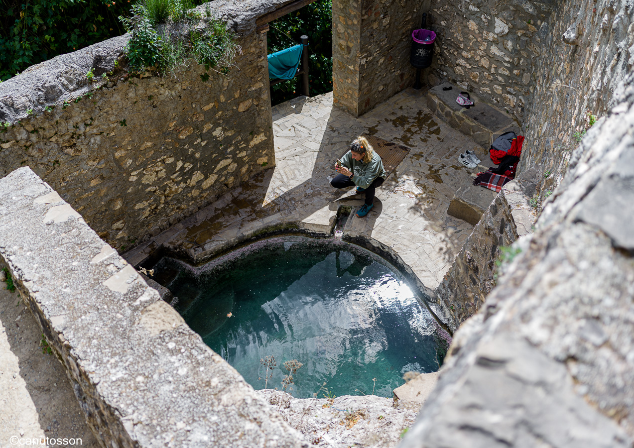 Poza de aguas sulfhídricas, magnésico-cálcicas y nitrogenadas.