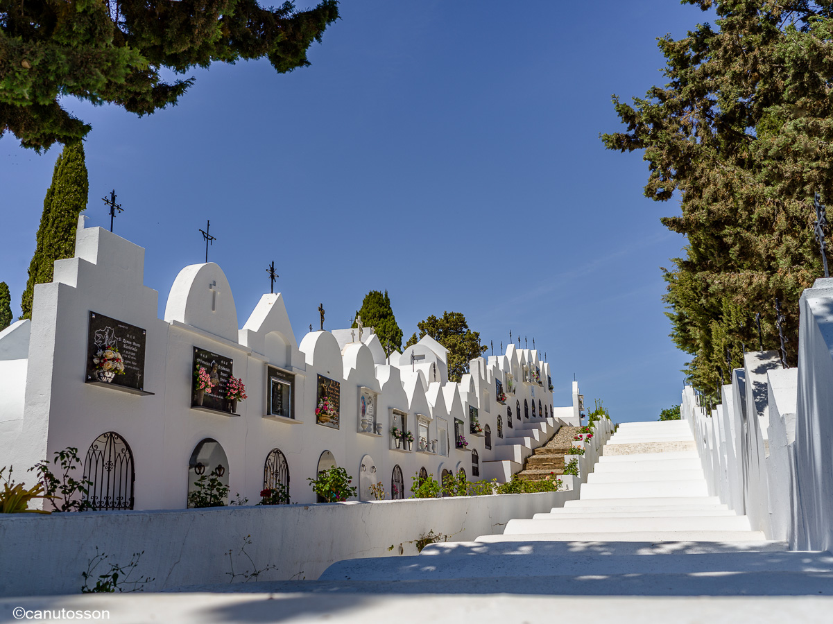 Nicheras, parte inferior en el que se deposita el féretro, en la superior para la lápida.