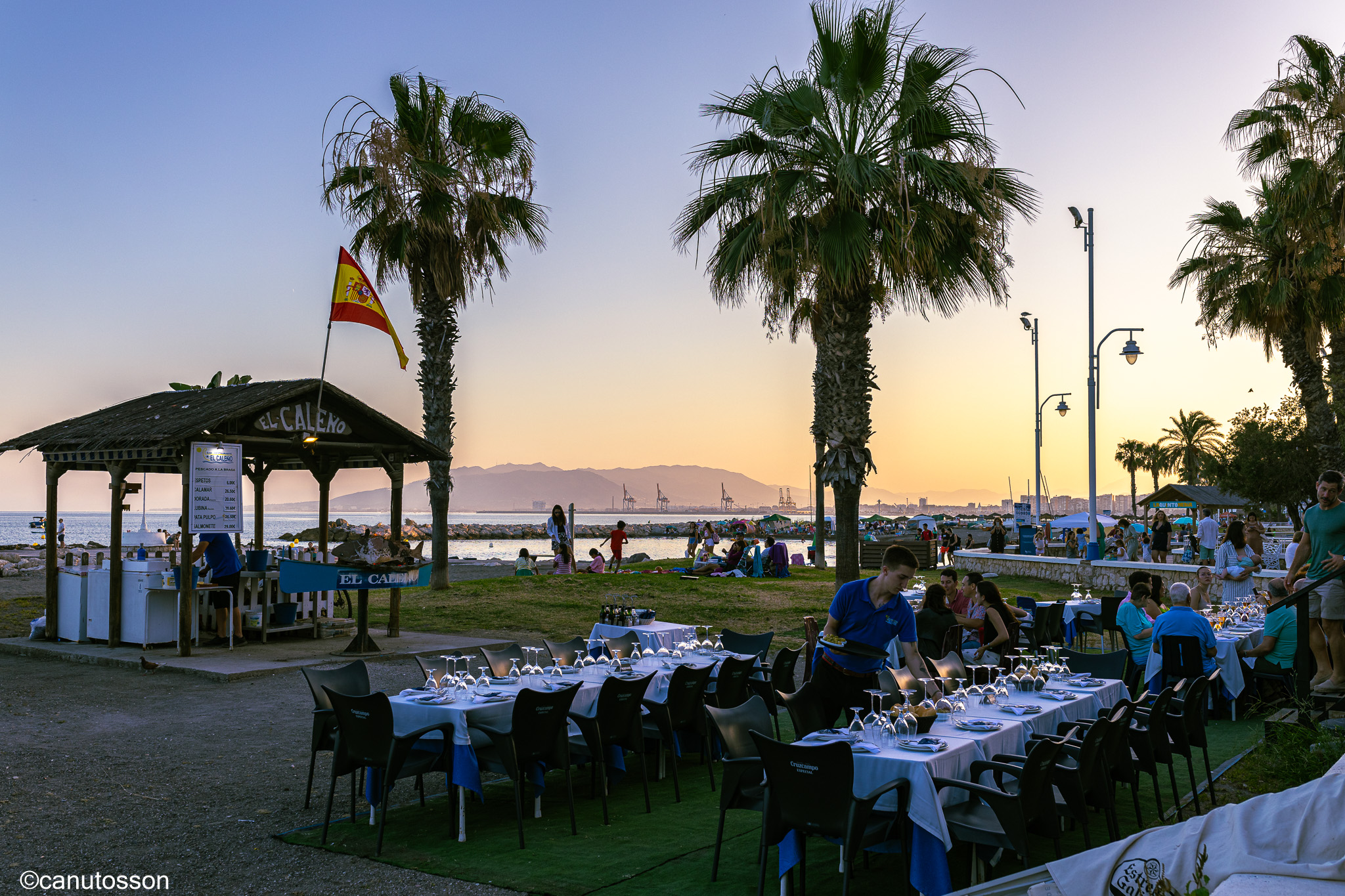 Preparando las cenas de San Juan.