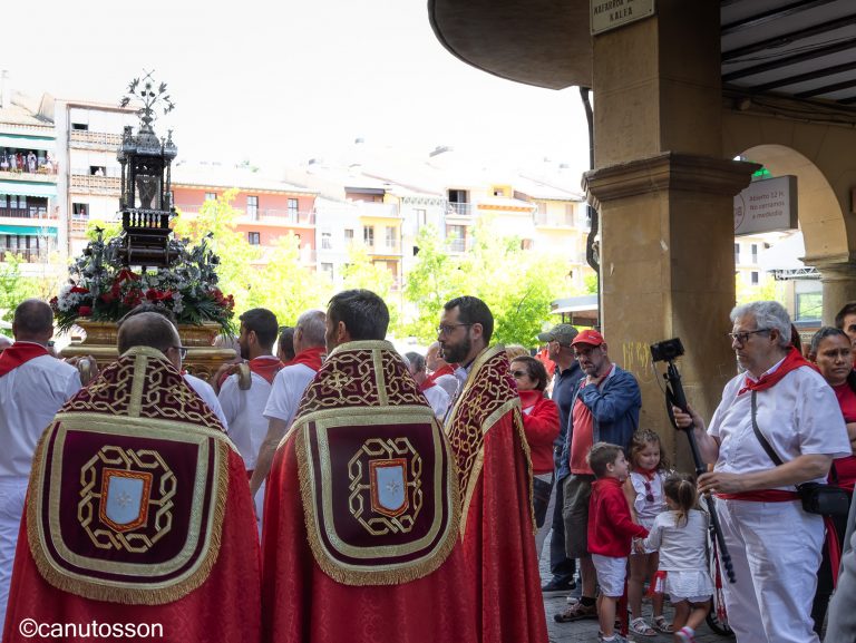 La reliquia, el clero y el fotógrafo
