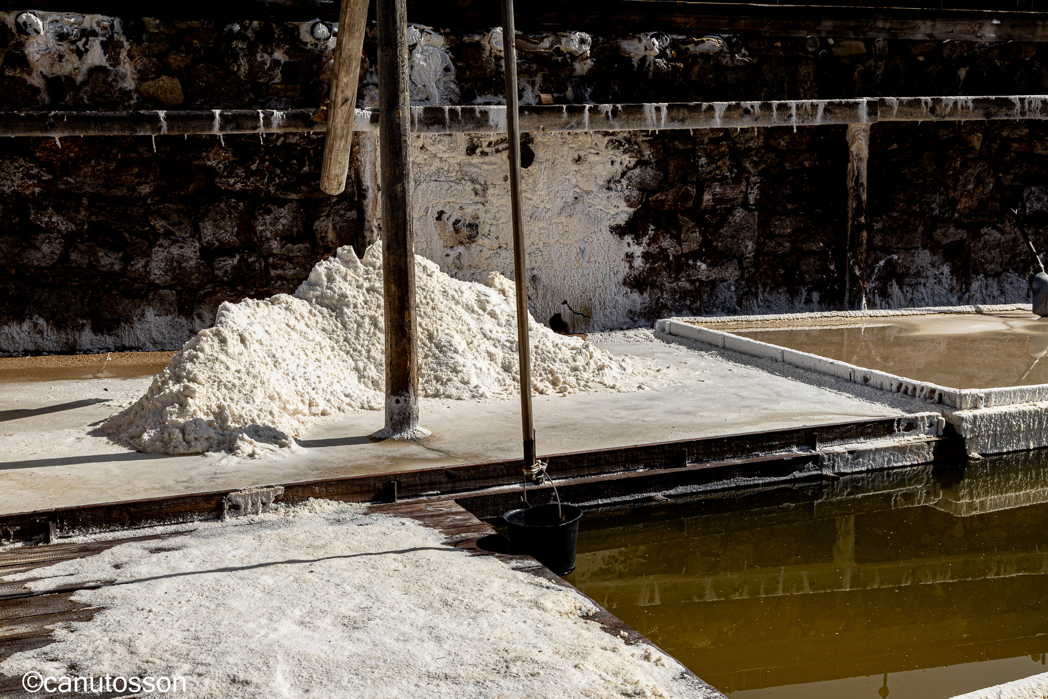 Trabuquete, balancín con el que se saca la salmuera con un balde para extenderla en las eras.