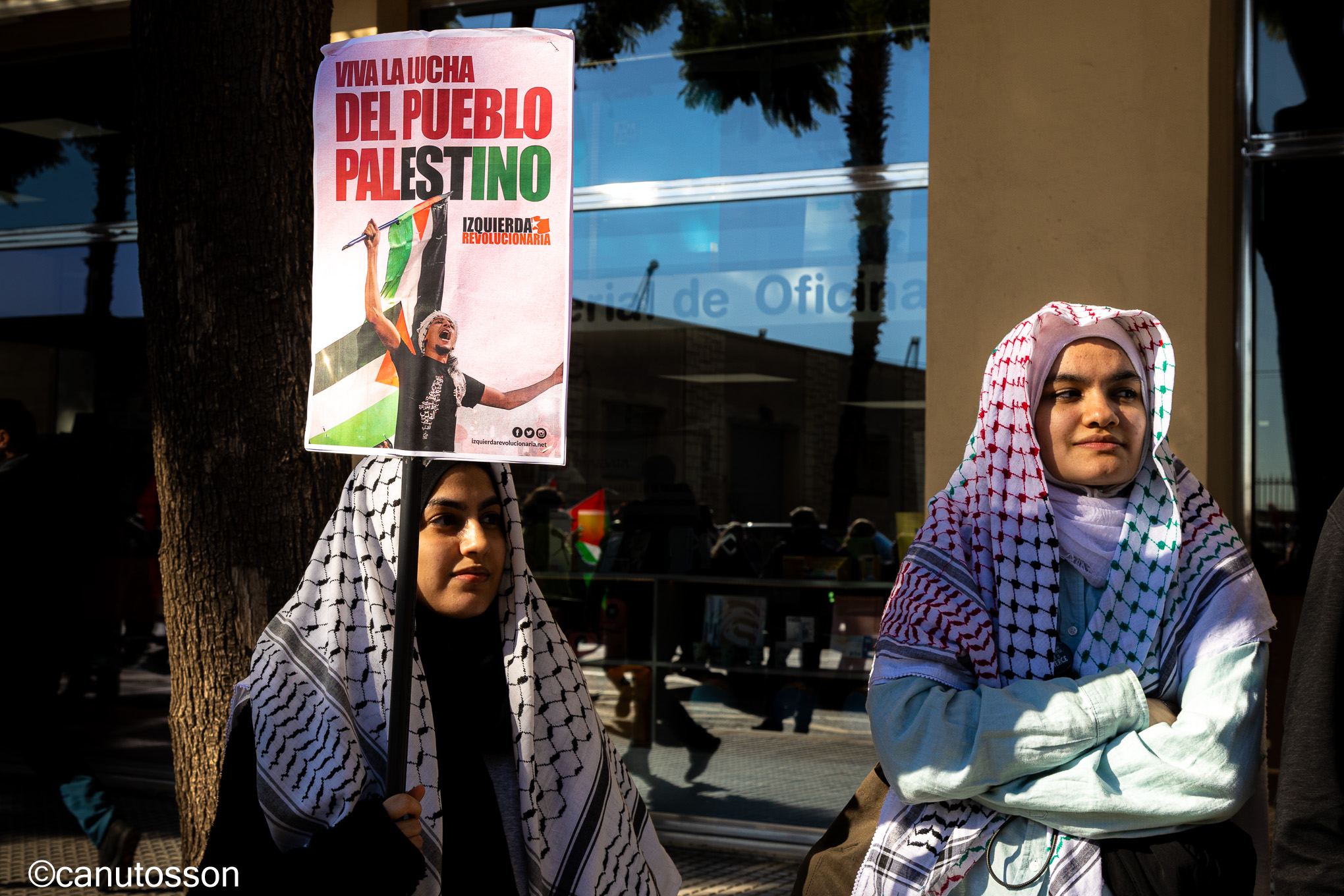 Jóvenes orgullosa de su pueblo palestino.