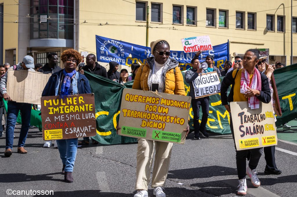 Mujeres emigrantes reclamando igual trato que al resto de mujeres portuguesas.