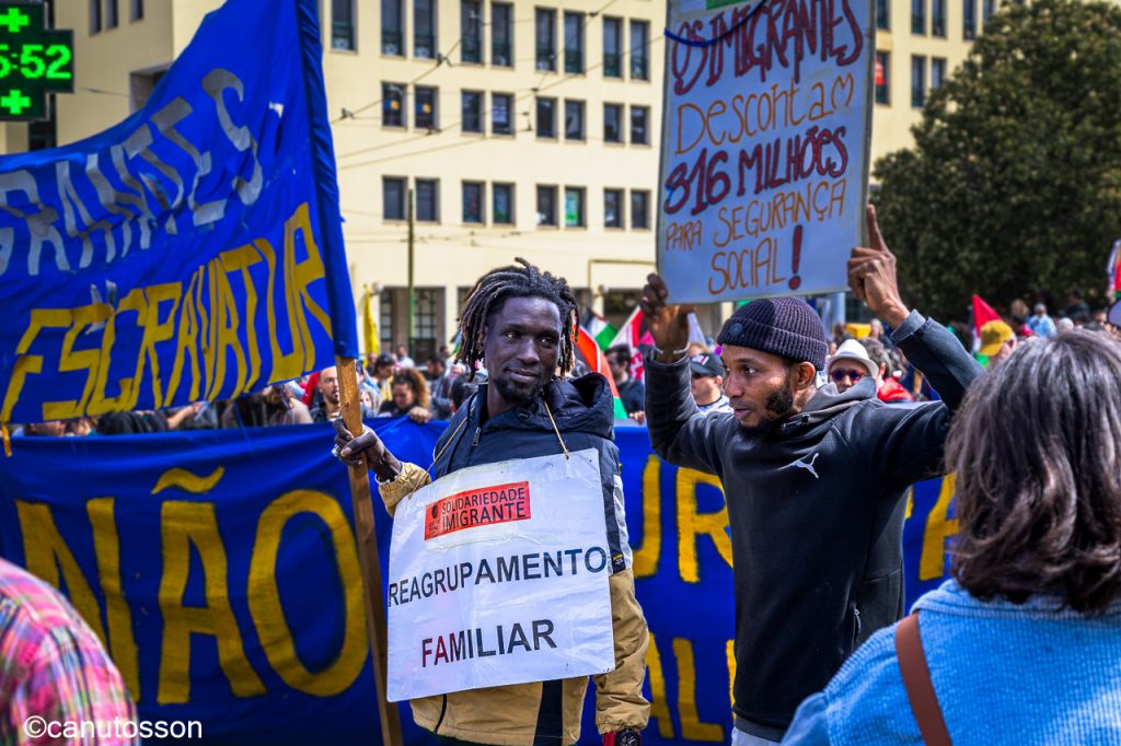 Emigrantes a favor del reagrupamiento familiar.