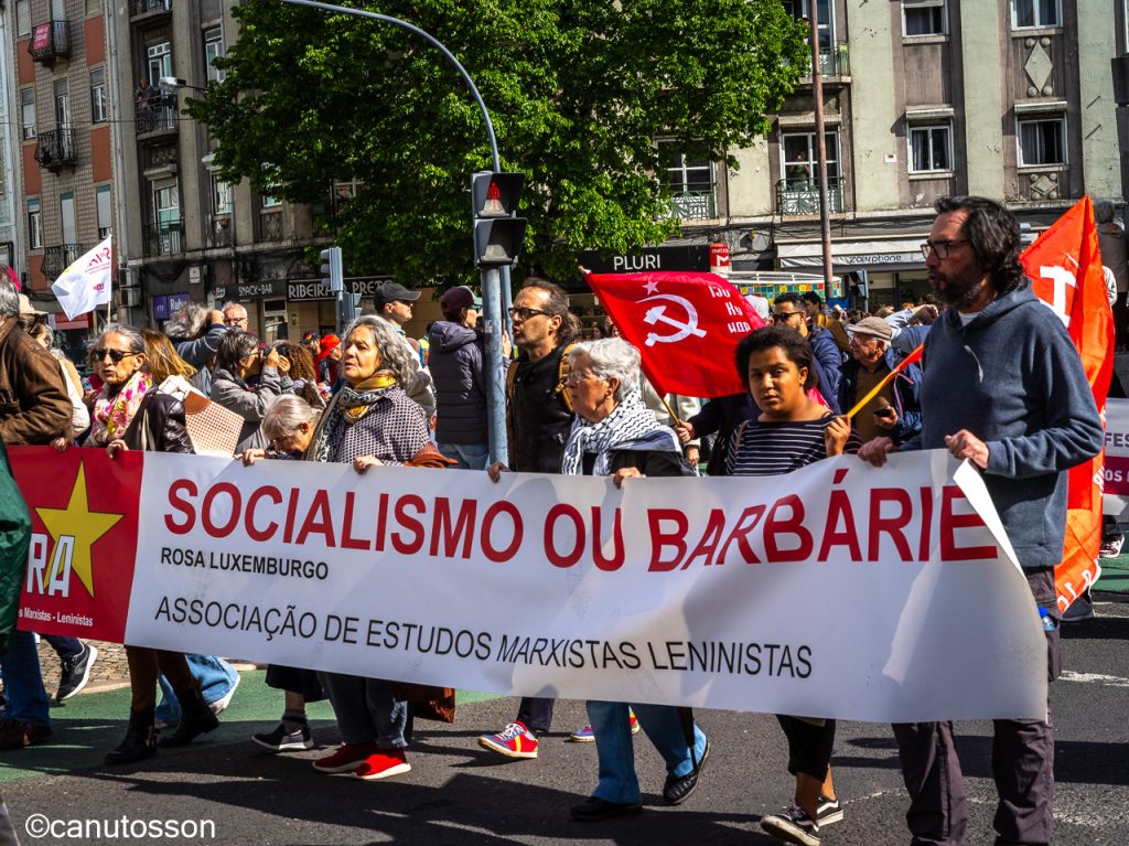 A favor del socialismo y en contra de la barbarie.