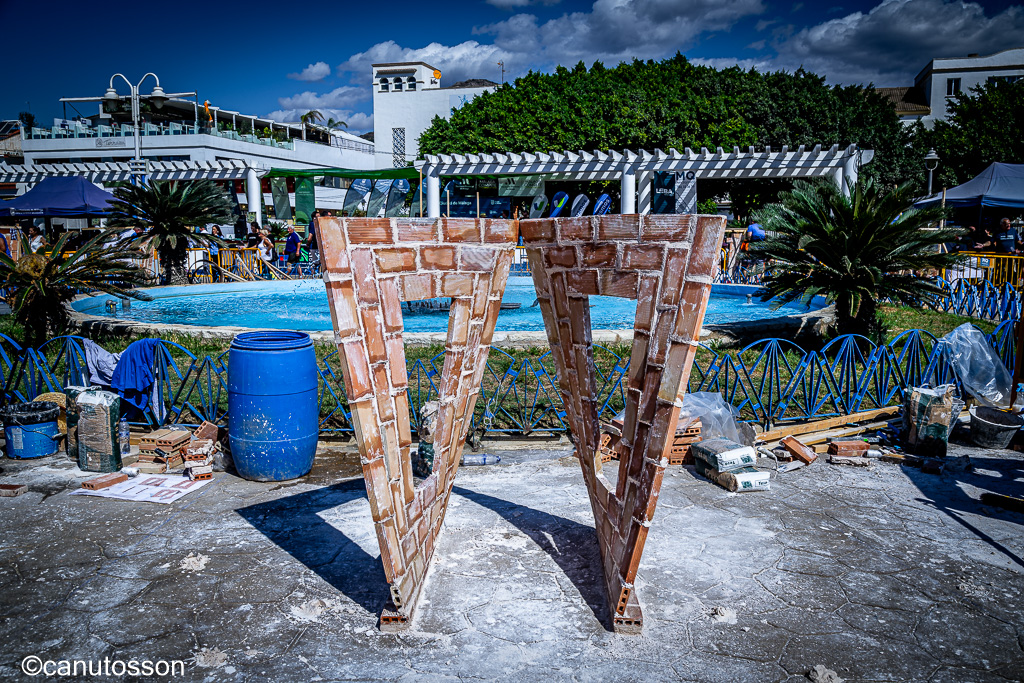 Dos lienzos paraboloides hiperbólicos.