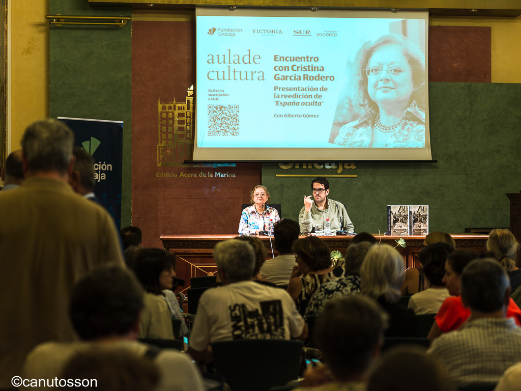 Presentación en Málaga de la reedición del libro de fotos de Cristina García Rodero "España oculta"