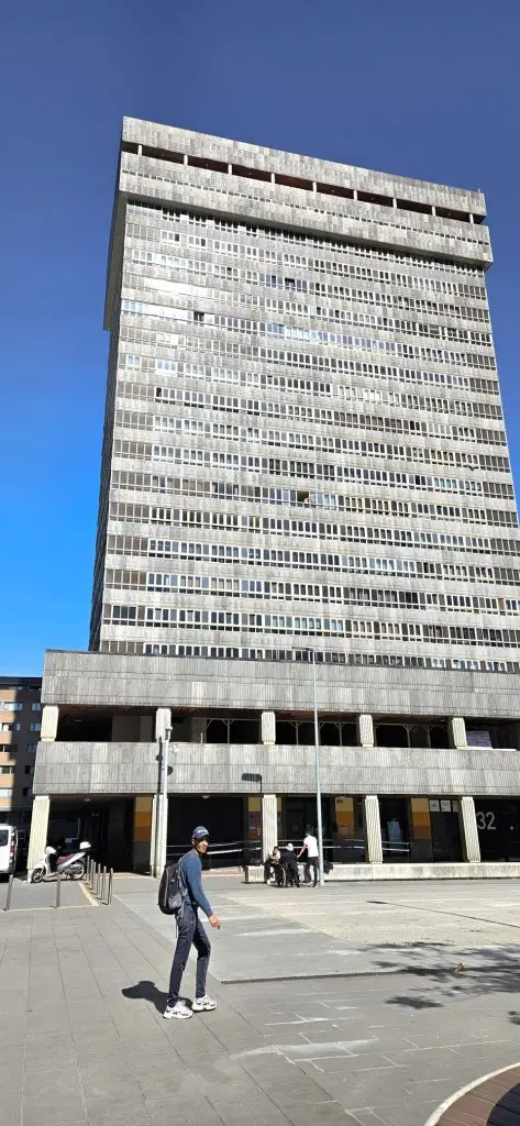 Torre de Atotxa, Donostia. Arquitectos Mariano Oteiza y Juan Cruz Saralegui 1973.